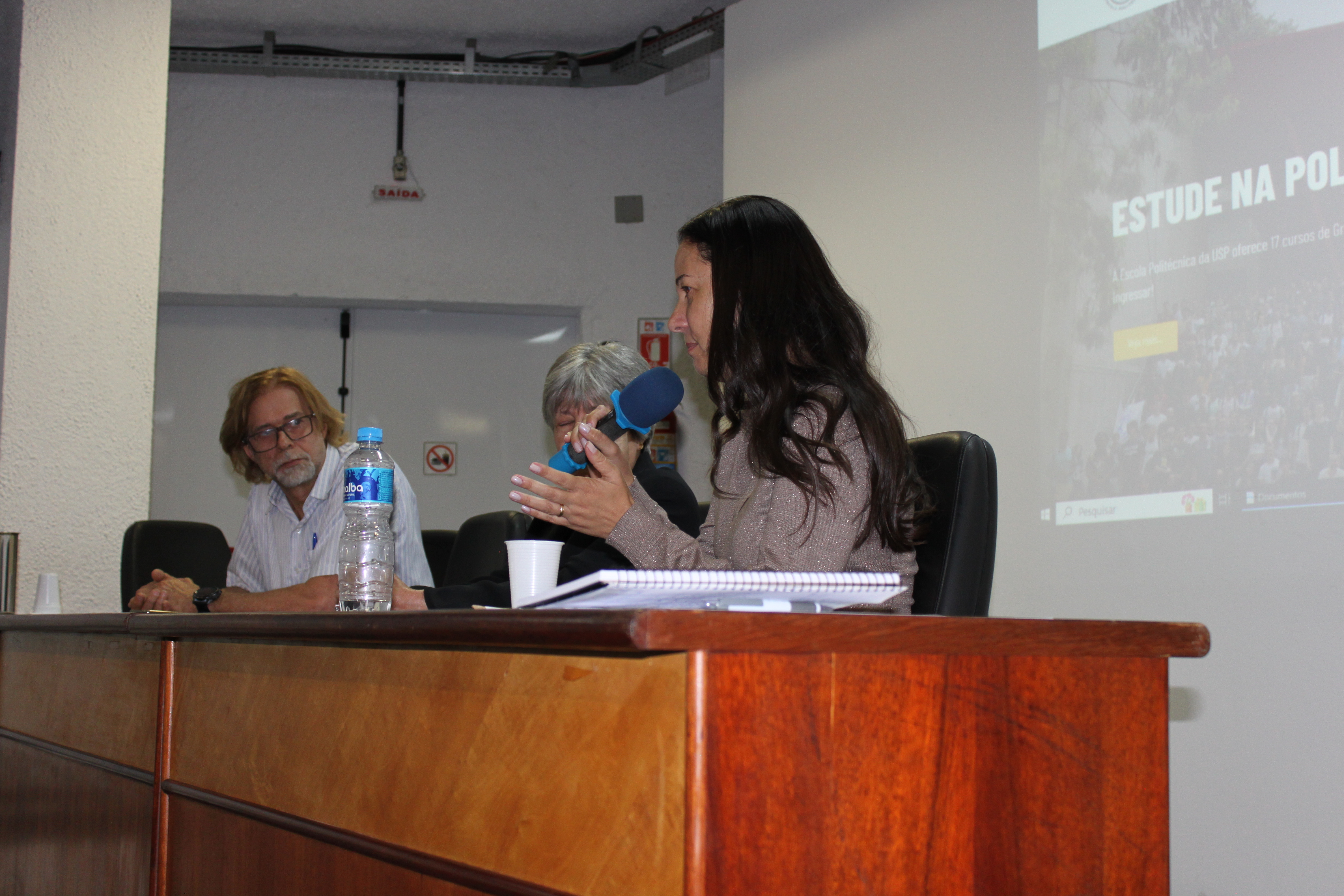 Prof. Elisangela de Moraes fala no encontro CE2GE