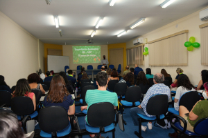 Comemoração dos 10 anos do curso de Engenharia Ambiental. Prof. Silvio Silverio, Diretor da EEL fala aos presentes. Foto: Simone Colombo