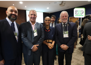 Prof. Robson Rocha, Prof. Maurício Lamano, a Ministra Marina Silva e o Prof. Durval Rodrigues Junior no encontro Florestas de Valor em BrasíliaFoto: arquivo pessoal