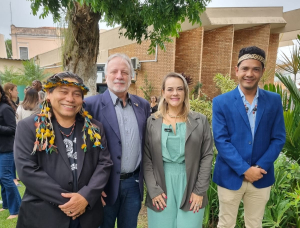 Daniel Munduruku, Prof. Durval Rodrigues Junior, Élida Vieira e o Cacique Cristiano Kiririndju. Foto: Arquivo pessoal