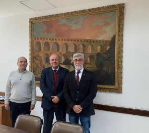 Foto: Prof. Humberto Felipe, Prof. Fernando Fonseca e Prof. Silvio Silverio (Diretor da EEL)