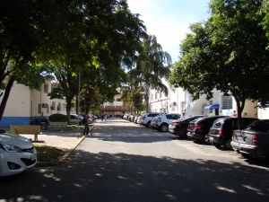 EEL: Área I - À esquerda Departamento Básico, ao Centro, o Cotel, e à direita, Departamento de Engenharia Química da EEL