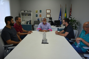 Prof. Silvio Silverio da Silva ao centro. À sua direita, Natanael e à sua esquerda, João Luís. Foto: Simone Colombo