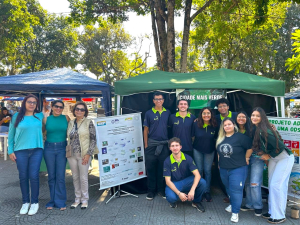 Ação na Praça da cidade. Dia do Meio Ambiente. Professores e alunos da EEL. Foto: Prefeitura Municipal de Lorena
