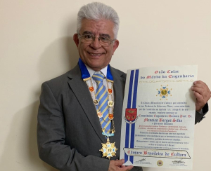 Prof. Messias Borges Silva com o Titulo recebido da Câmara Brasileira de Cultura e Academia de Ciências e Arte