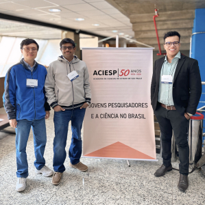 Prof. Wei-Liang Qian, Prof. Anuj Chandel e Prof. Valdeir Arantes no encontro da Aciesp. Foto: Valdeir Arantes
