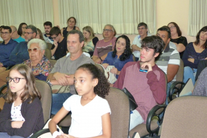 Familiares dos premiados no Desafio do Conhecimento lotam o auditório da EEL. Foto: Simone Colombo