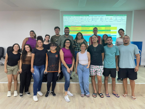 Alunos da EEL matriculados no Curso de Espanhol com o Prof. Fábio Barbosa no Auditório Principal da EEL. 