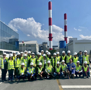 Visita dos alunos de Engenharia de Materiais à AGC. Foto: Divulgação