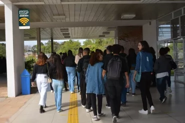 Estudantes fazem um tour pelo Campus de Lorena. Foto: Assessoria de Comunicação da EEL