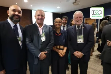 Prof. Robson Rocha, Prof. Maurício Lamano, a Ministra Marina Silva e o Prof. Durval Rodrigues Junior no encontro Florestas de Valor em BrasíliaFoto: arquivo pessoal