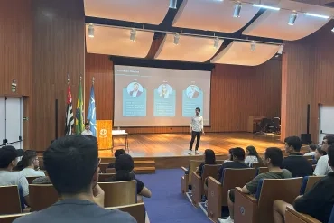 Vitor Amorim (XP Investimentos) apresentando clientes em potencial para os participantes. Foto: Elisson Romanel