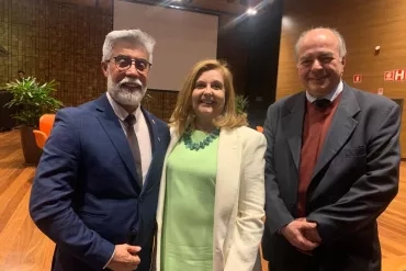 Foto: Prof. Silvio Silverio da Silva, Diretor da EEL, Profa, Maria Helena Marzialle Coordenadora do Alumni USP e prof. Fernando Josepetti Fonseca, Vice- coordenador do Alumni USP. Foto: Arquivo Pessoal. Prof. Silvio