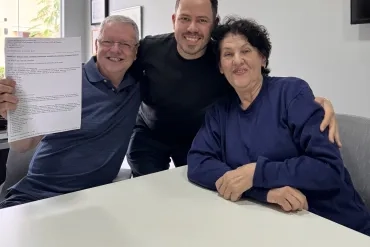 Thiago Guimarães com Professor Amilton Martins dos Santos e a servidora Gisele Maria Alves