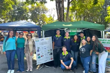 Ação na Praça da cidade. Dia do Meio Ambiente. Professores e alunos da EEL. Foto: Prefeitura Municipal de Lorena