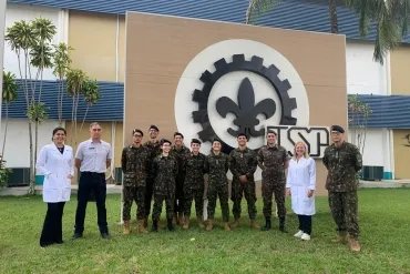Estudantes de Engenharia Química do IME em visita a EEL