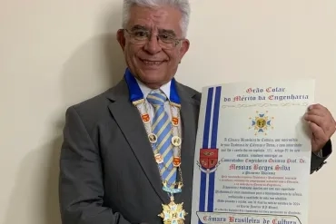 Prof. Messias Borges Silva com o Titulo recebido da Câmara Brasileira de Cultura e Academia de Ciências e Arte