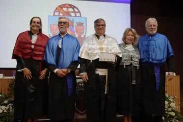 Profa. Dra. Marina Gallottini, Secretária Geral da USP; Prof. Dr. Silvio Silvério da Silva, Diretor da EEL; Prof. Dr. Carlos Carlotti, Reitor da USP; Profa. Dra. Maria Arminda, Vice-reitora e o Prof. Dr. Durval Rodrigues Junior, Diretor da EEL para gestão 2024-2028. Foto: Eduardo Mancini