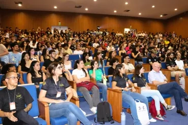 Abertura da Semana Acadêmica lotou o Anfiteatro da EEL. Foto: Simone Colombo