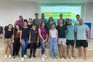 Alunos da EEL matriculados no Curso de Espanhol com o Prof. Fábio Barbosa no Auditório Principal da EEL. 