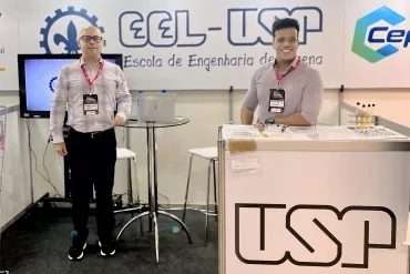 Professor Herlandí Andrade e Prof. Valdeir Arantes no estande da EEL no Science & Bussiness Connection. Foto: Arquivo pessoal