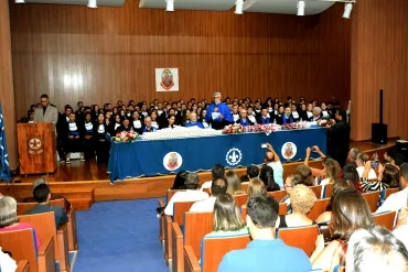 Diretor da EEL, Prof. Dr. Silvio Silverio, faz a abertura da cerimônia de Colação de Grau dos formandos do 2º Semestre de 2022. Foto: Simone Colombo